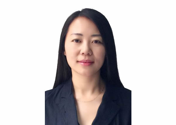 师生们从云南少数民族的服饰文化中抽取